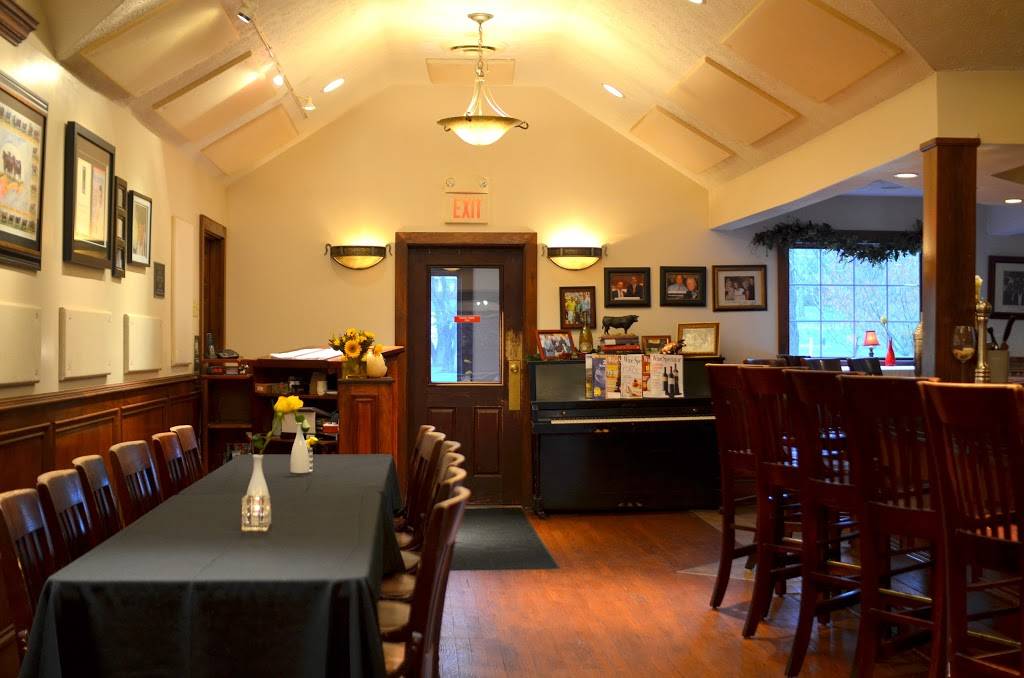 McGraws Steak Chop & Fish House | restaurant | 2707 S River Rd, West Lafayette, IN 47906, USA | 7657433932 OR +1 765-743-3932