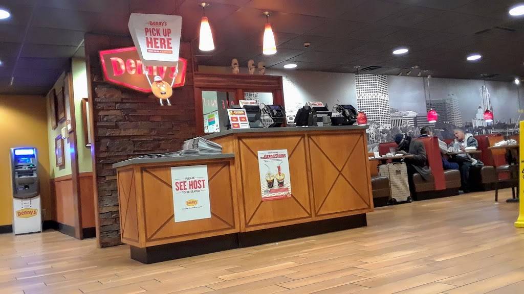 Dennys | restaurant | 4925 S Howell Ave, Milwaukee, WI 53207, USA | 4147447101 OR +1 414-744-7101