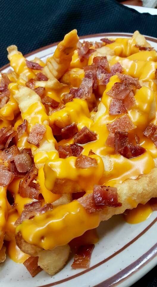 Ellis Restaurant | restaurant | 5776 Shinnston Pike, Shinnston, WV 26431, USA | 3045920405 OR +1 304-592-0405