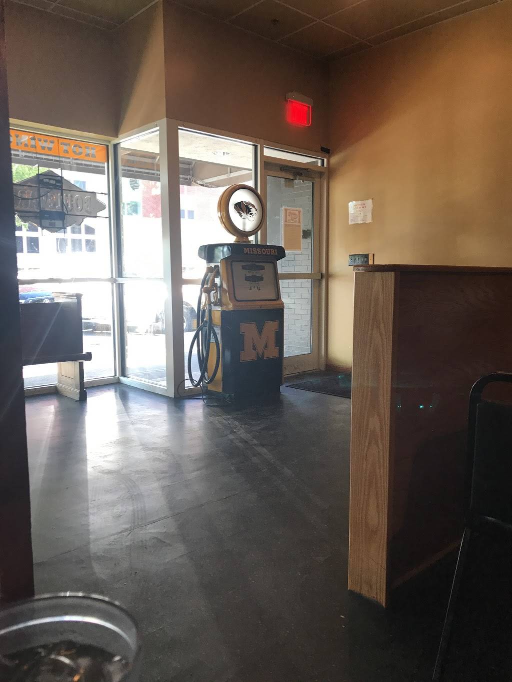 CJs In Tiger Country | restaurant | 704 E Broadway, Columbia, MO 65201, USA | 5734427777 OR +1 573-442-7777