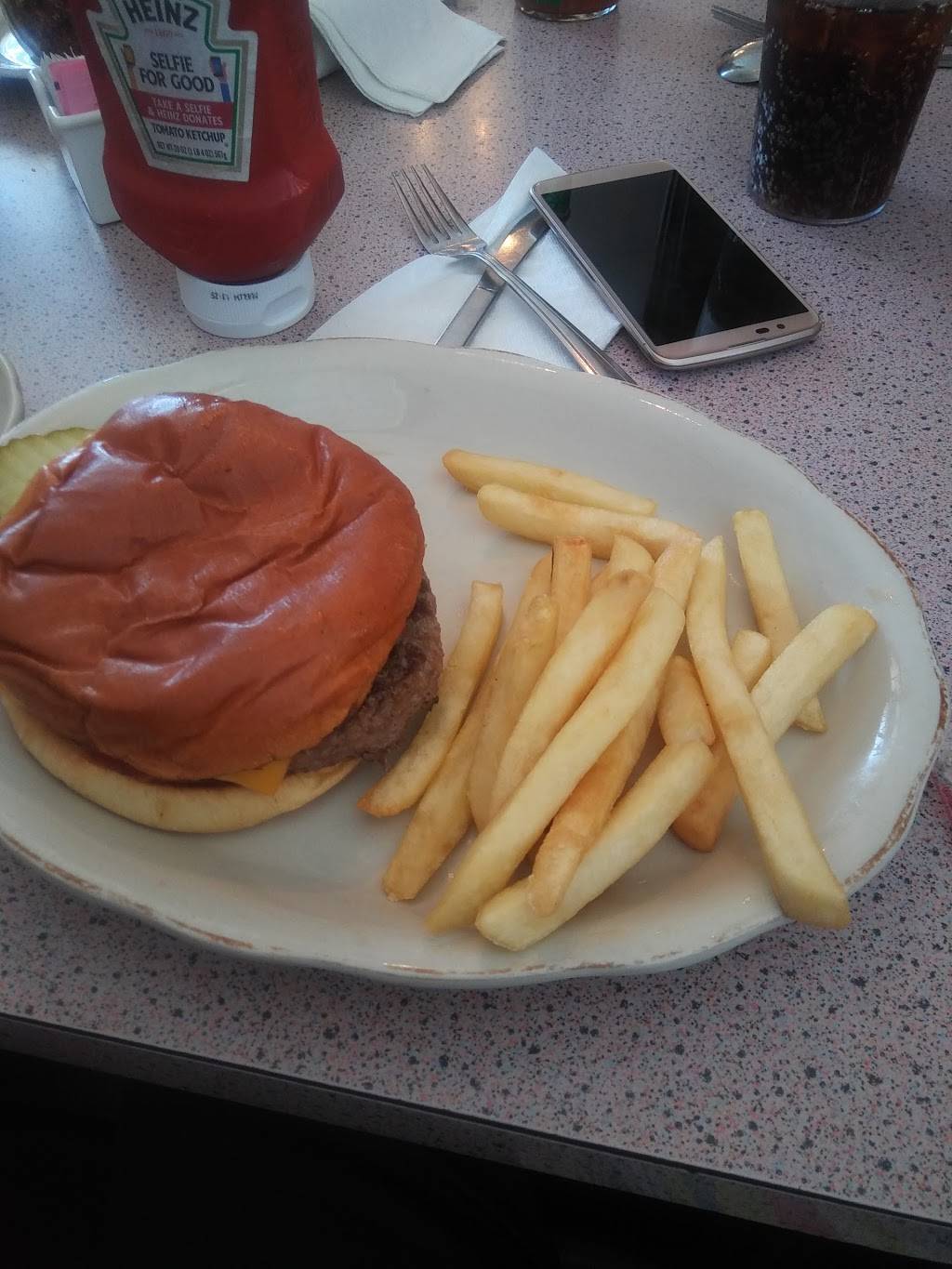 Brothers Restaurant & Lounge | restaurant | 512 E Church St, Sandwich, IL 60548, USA | 8157862133 OR +1 815-786-2133