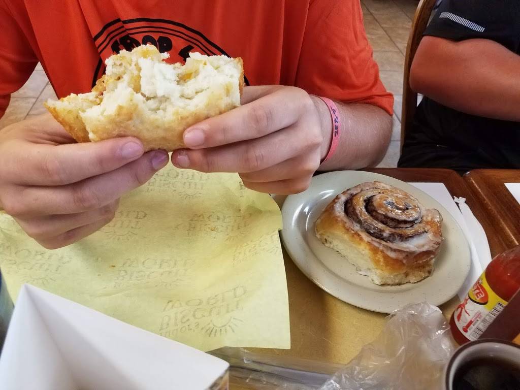 Tudors Biscuit World | restaurant | 1401 Main St E, Oak Hill, WV 25901, USA | 3044652003 OR +1 304-465-2003