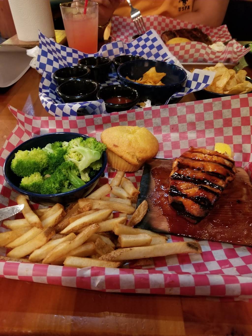 Famous Daves Bar-B-Que | restaurant | 104 NJ-70, Cherry Hill, NJ 08034, USA | 8568571520 OR +1 856-857-1520