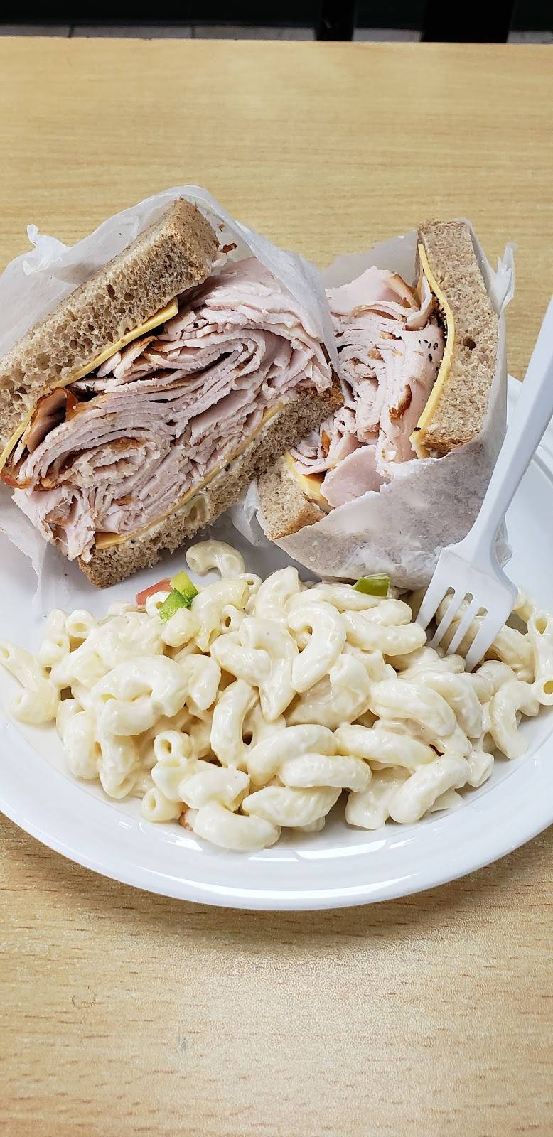 Grace Deli | restaurant | 77 Howells Rd, Bay Shore, NY 11706, USA | 6316474140 OR +1 631-647-4140