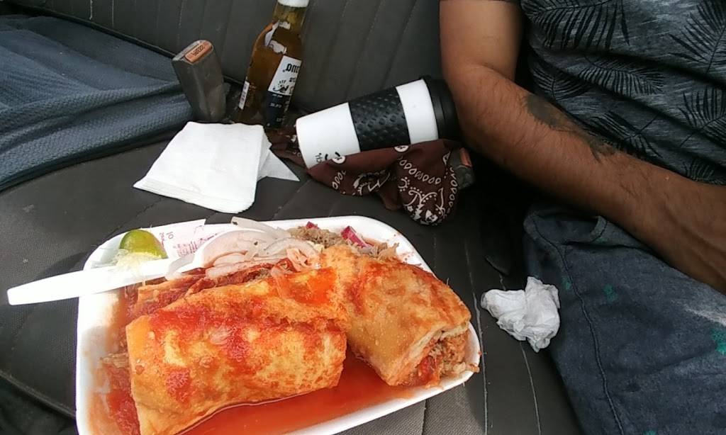 Tortas ahogadas los primos | restaurant | 2856, 2301 W 5th St, Santa Ana, CA 92703, USA | 7144885609 OR +1 714-488-5609