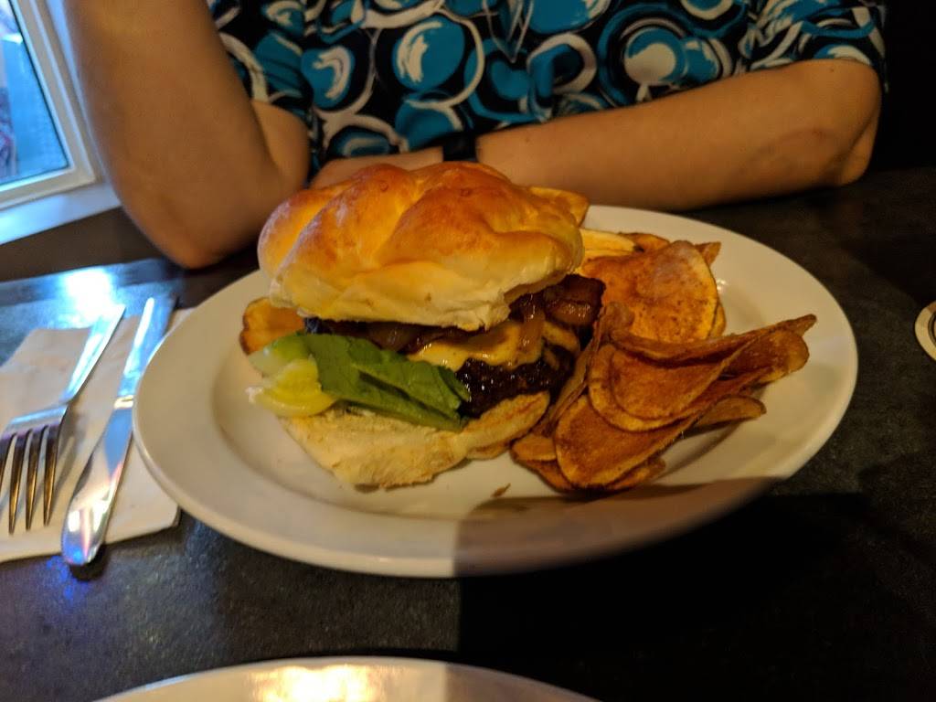 Beacon Ale House | restaurant | 239 Dalhousie St, Amherstburg, ON N9V 2Z1, Canada | 5197367500 OR +1 519-736-7500