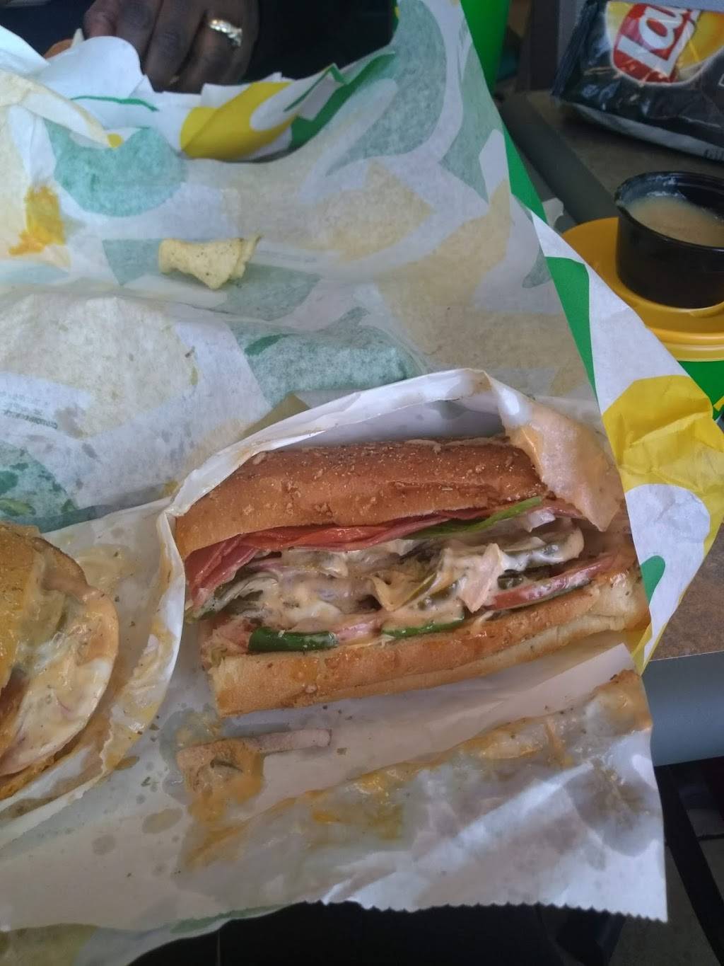 Subway | restaurant | 3929 S 76th St, Milwaukee, WI 53220, USA | 4145411188 OR +1 414-541-1188