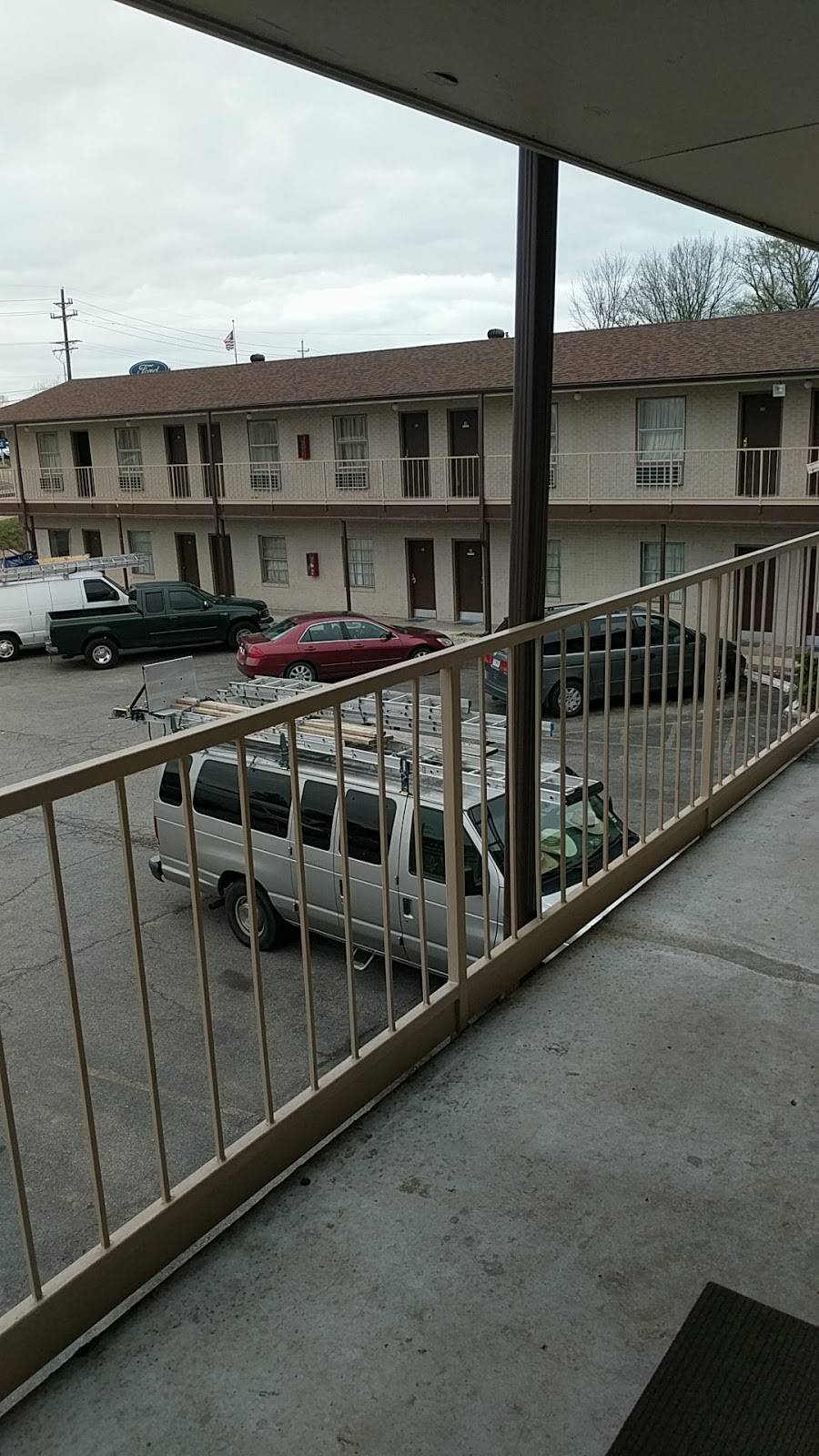 Budget Inn Motel & Restaurant | restaurant | 1448 N Kingshighway St, Cape Girardeau, MO 63701, USA | 5733342828 OR +1 573-334-2828