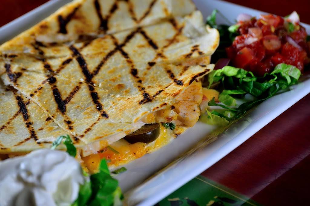 Holidays Pub & Grill | restaurant | 1395 W American Dr, Neenah, WI 54956, USA | 9208860069 OR +1 920-886-0069