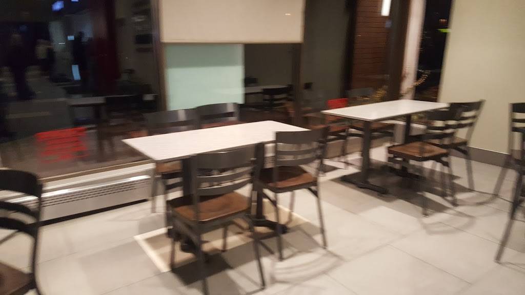 Wendys | restaurant | 1 Paisley Ct, Whitby, ON L1N 9L2, Canada | 9056651176 OR +1 905-665-1176