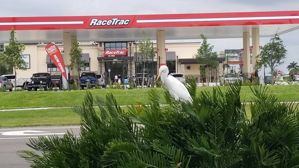 RaceTrac | bakery | 13501 N Cleveland Ave, North Fort Myers, FL 33903, USA | 2396520151 OR +1 239-652-0151