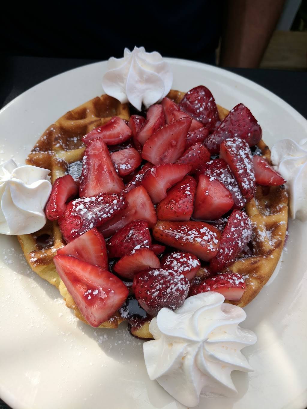 Charles Street Brasserie | restaurant | 120 Charles St, Solomons, MD 20688, USA | 4434045332 OR +1 443-404-5332