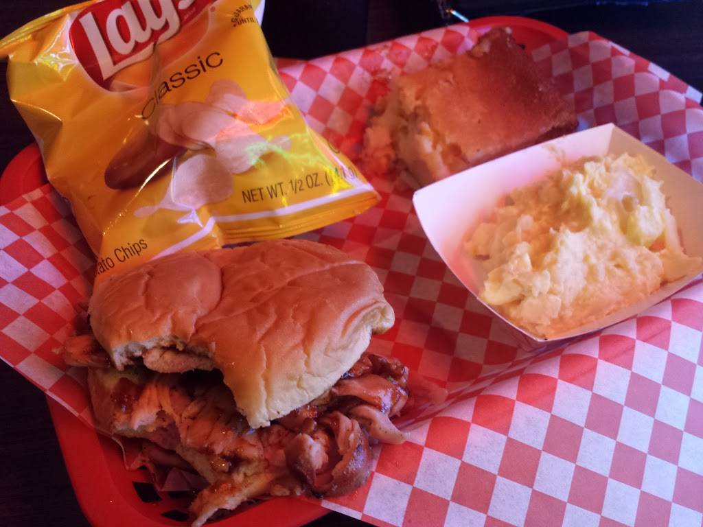 Bradys Backyard BBQ | restaurant | 340 Main St, Safety Harbor, FL 34695, USA | 7277123727 OR +1 727-712-3727