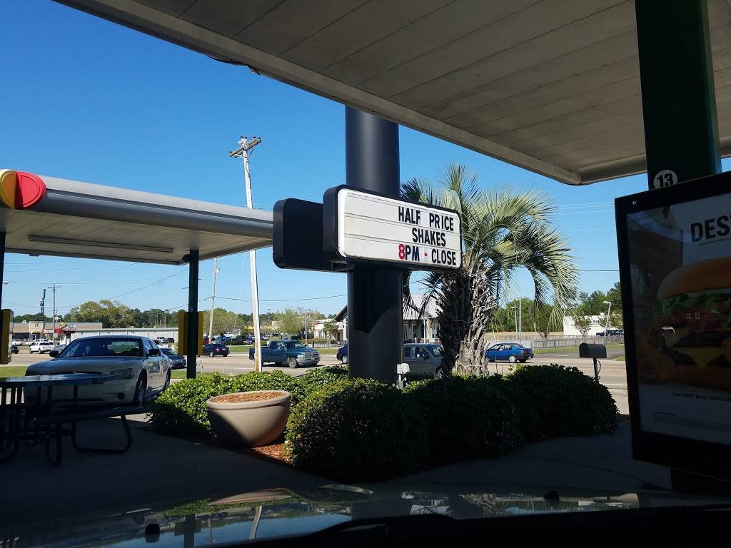 Sonic Drive-In | restaurant | 927 Cedar Lake Rd, Biloxi, MS 39532, USA | 2283922424 OR +1 228-392-2424