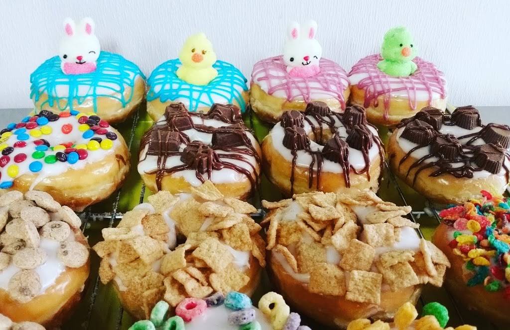 Ravins Donuts & Ice Cream | restaurant | 14664 7th St, Victorville, CA 92395, USA | 7608813545 OR +1 760-881-3545