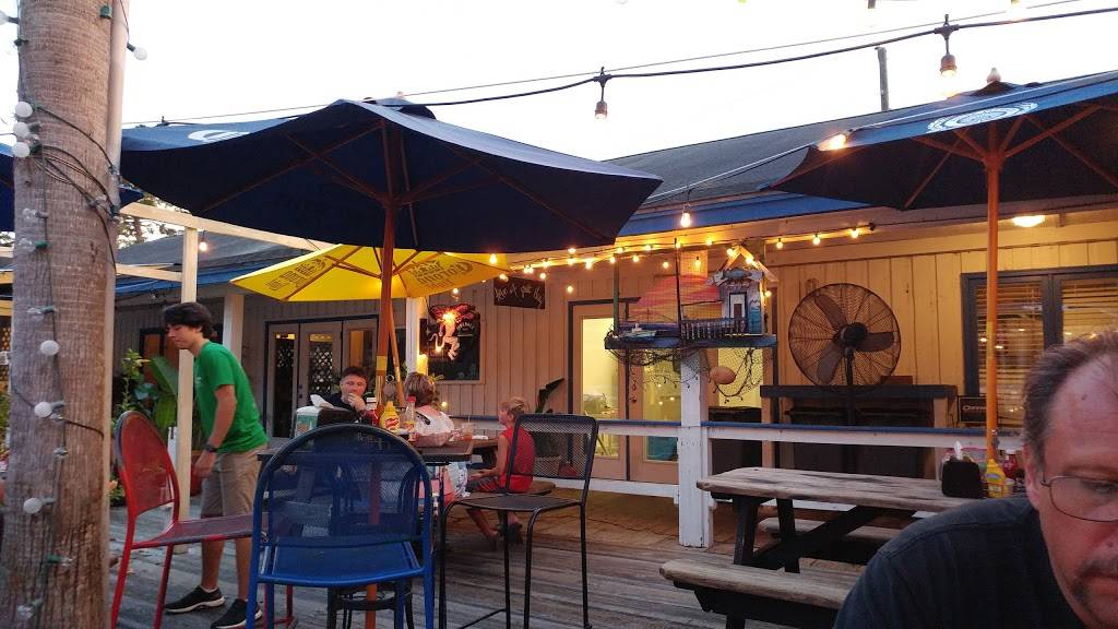 Flying Fish Bar & Grill | restaurant | 7906 US-80, Savannah, GA 31410, USA | 9128972009 OR +1 912-897-2009