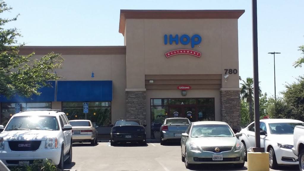 IHOP | bakery | 780 W El Monte Way, Dinuba, CA 93618, USA | 5595960995 OR +1 559-596-0995
