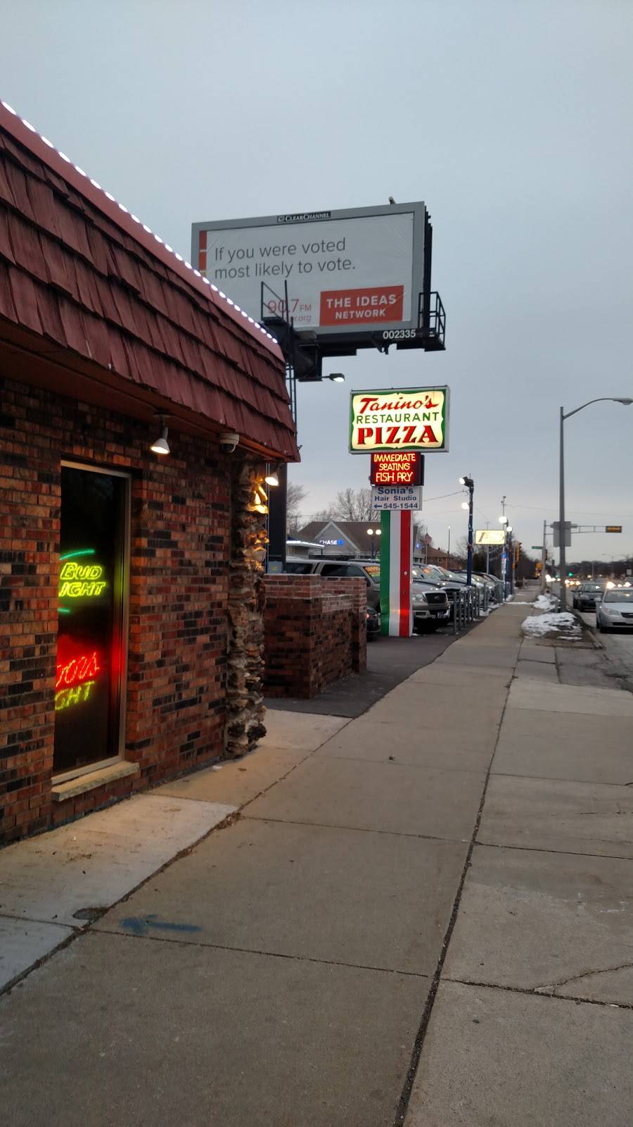 Taninos Italian & Amer Restaurant | restaurant | 3525 S 76th St, Milwaukee, WI 53220, USA | 4145453131 OR +1 414-545-3131