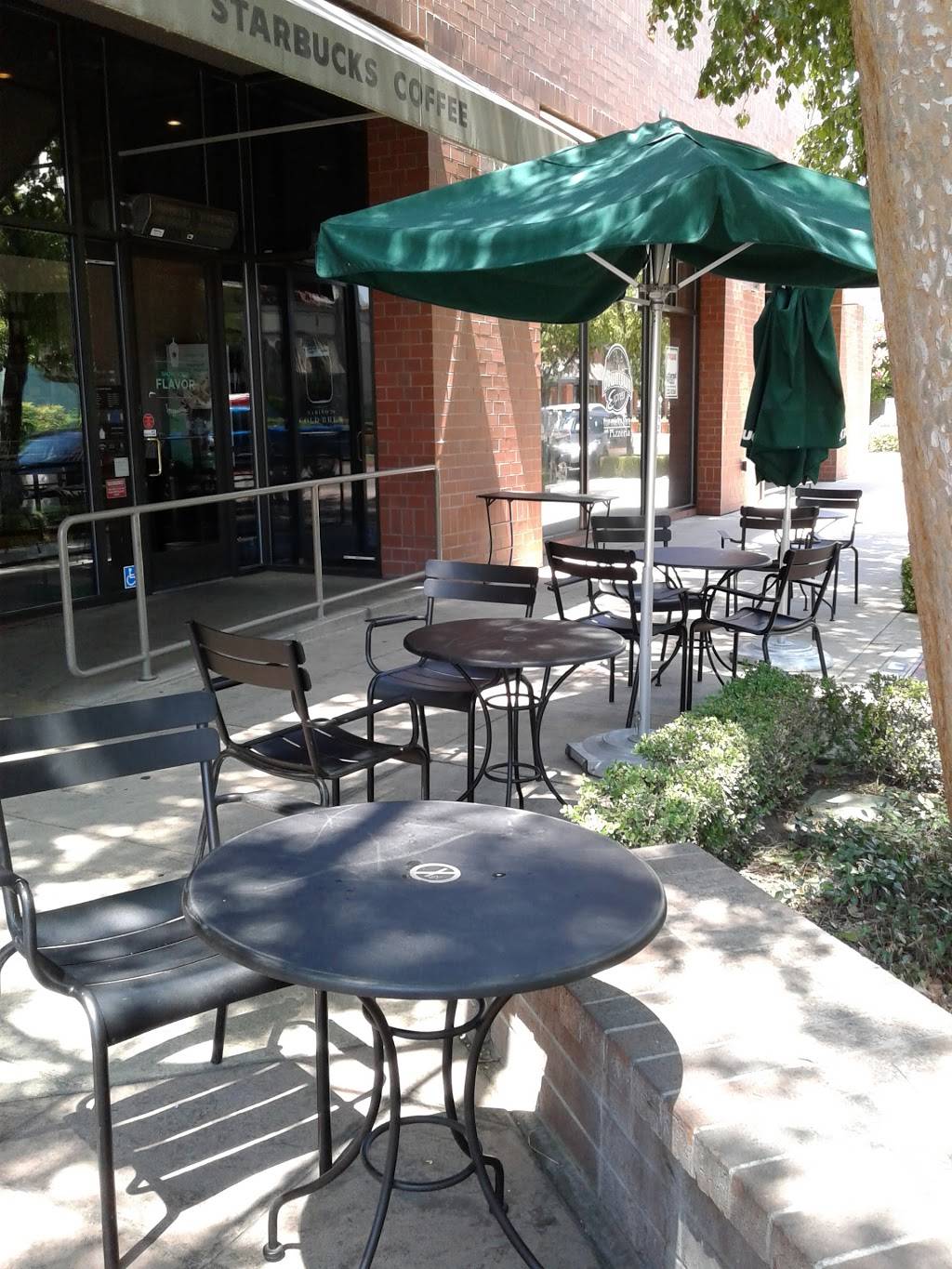 Starbucks | cafe | 2325 Kern St, Fresno, CA 93721, USA | 5594990593 OR +1 559-499-0593