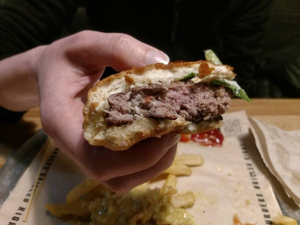 BGR The Burger Joint | restaurant | 12100 Sunset Hills Rd R7, Reston, VA 20190, USA | 5713131021 OR +1 571-313-1021