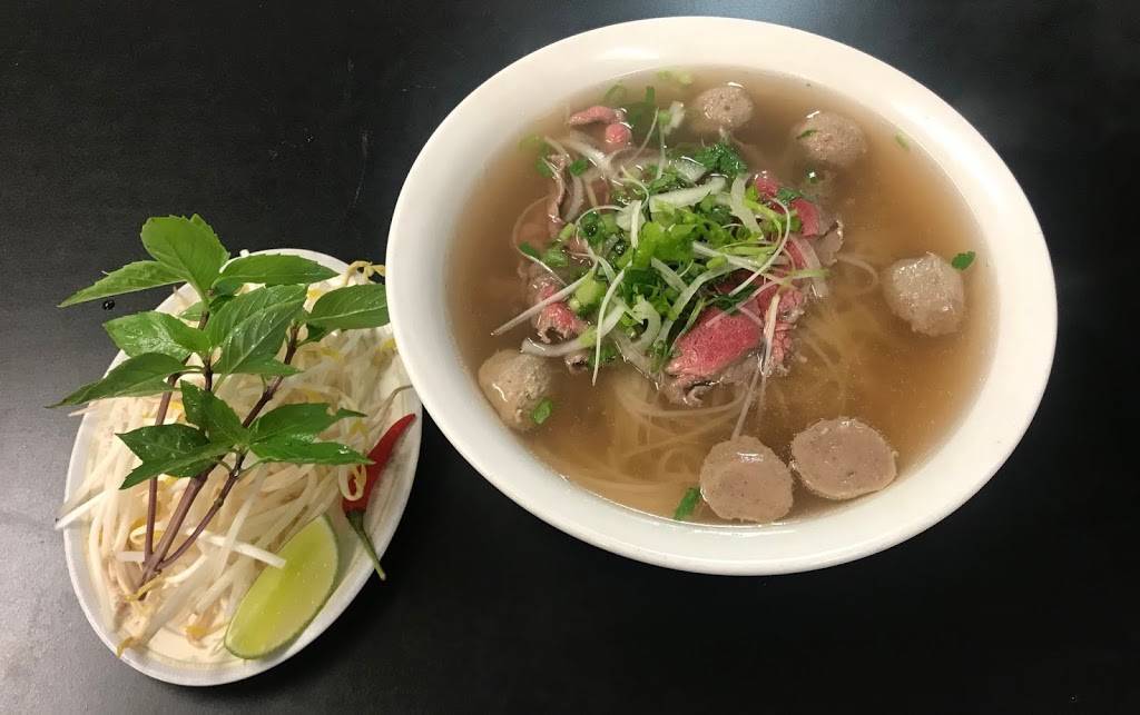 Pho Saigon Bangkok Restaurant | restaurant | 2416 St Clair Ave W, Toronto, ON M6N 1L2, Canada | 4167638838 OR +1 416-763-8838