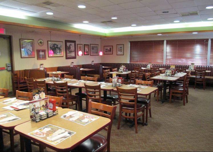Dennys | restaurant | 3801 W Silver Springs Blvd, Ocala, FL 34482, USA | 3526208981 OR +1 352-620-8981
