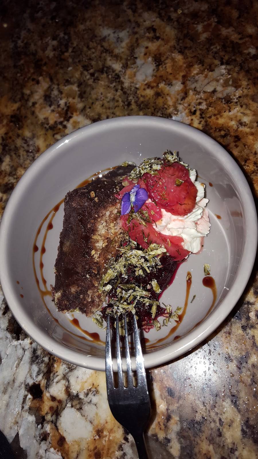 Food & Beverage | restaurant | 2090 Wyandotte St E B, Windsor, ON N8Y 5B2, Canada | 5199158147 OR +1 519-915-8147