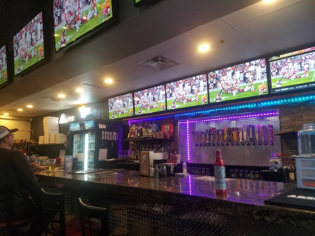 Center Court Pizza & Brew | restaurant | 20711 Wilderness Oak #113, San Antonio, TX 78258, USA | 2104975152 OR +1 210-497-5152