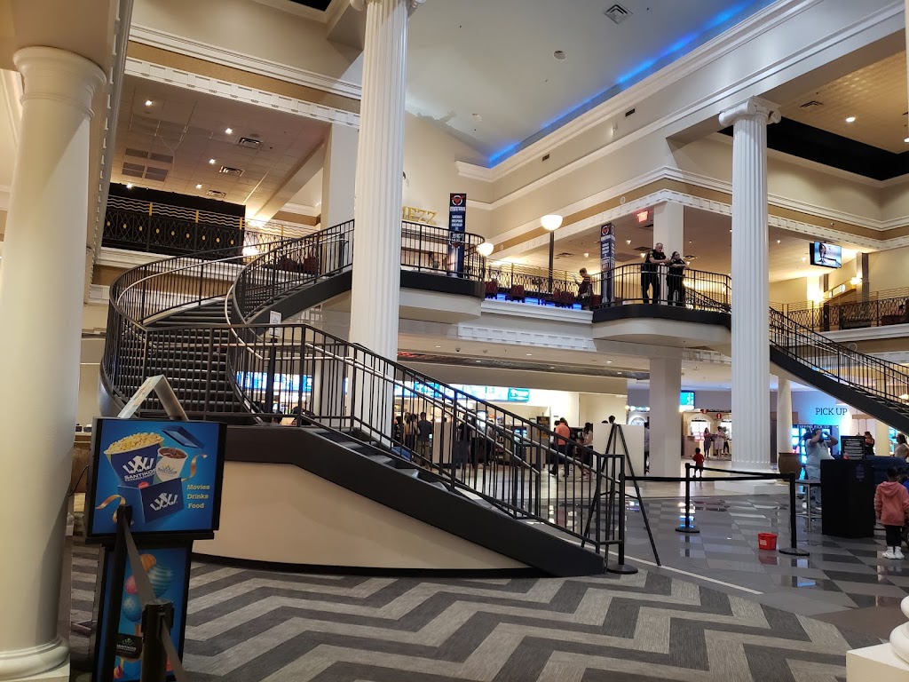 Santikos Entertainment Palladium | restaurant | 17703 W Interstate 10 Frontage Rd, San Antonio, TX 78257, USA | 2107989949 OR +1 210-798-9949