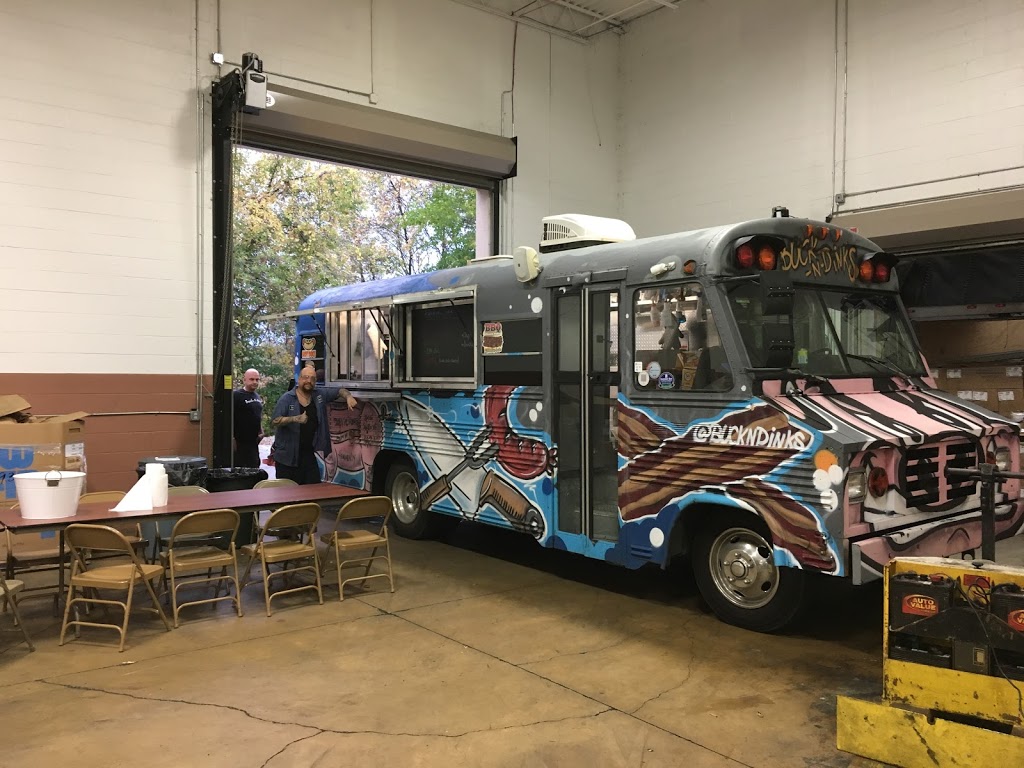 Buck-N-Dinks BBQ Food Truck | restaurant | 285 North Ave, Mt Clemens, MI 48043, USA | 5869099508 OR +1 586-909-9508