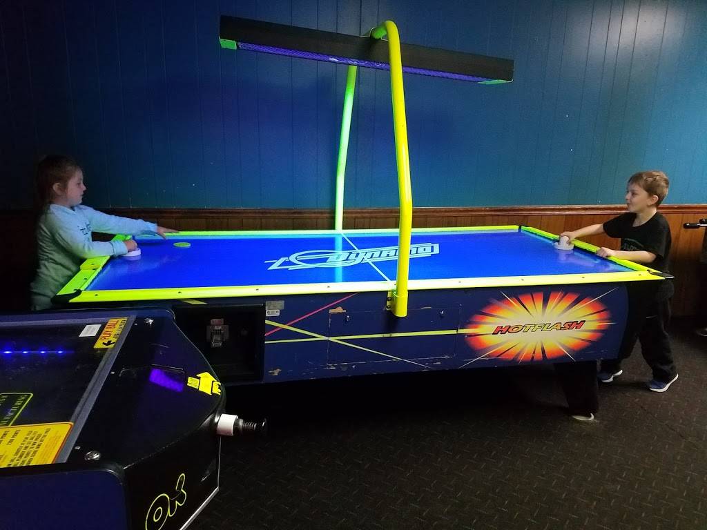 Patricks Restaurant & Bowl | restaurant | 1616 N Section St, Sullivan, IN 47882, USA | 8122683388 OR +1 812-268-3388