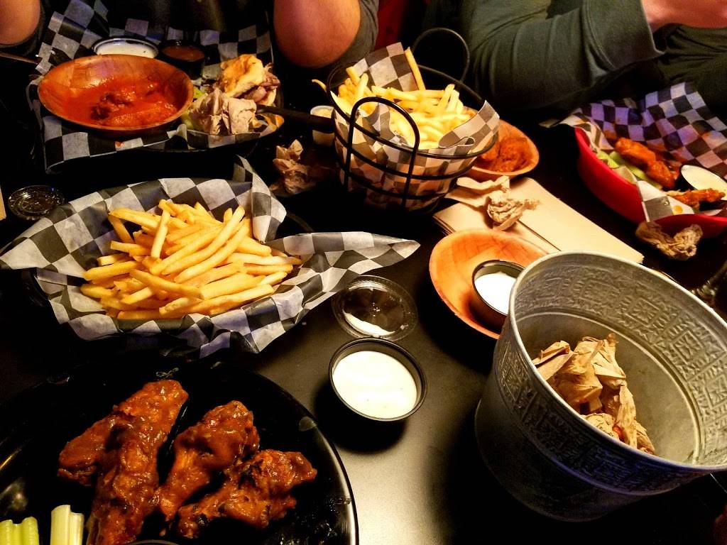 Duffs Famous Wings | restaurant | 3090 Orchard Park Rd, Buffalo, NY 14224, USA | 7166747212 OR +1 716-674-7212
