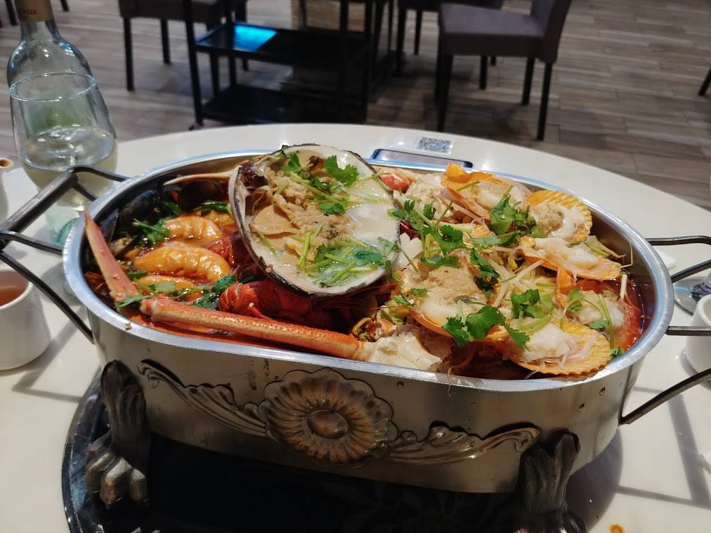 Shu Tin Xia | restaurant | 2428 S Wallace St, Chicago, IL 60616, USA | 3128882170 OR +1 312-888-2170