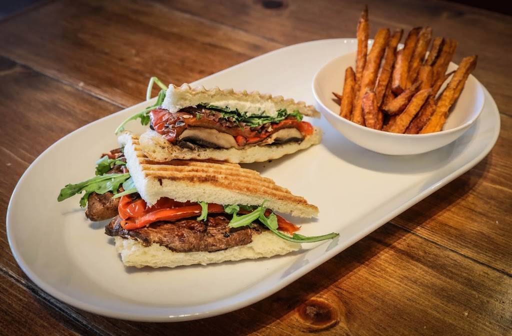 Town & Country Cafe | cafe | 27 W 10th St, Tracy, CA 95376, USA | 2098356751 OR +1 209-835-6751