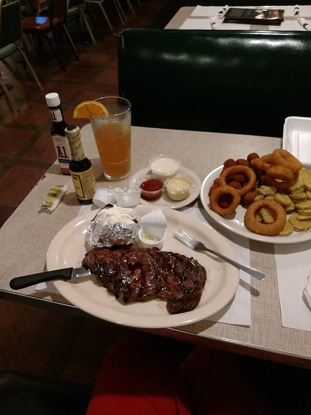 Syds Fine Food & Spirits | restaurant | 808 Logan St, Noblesville, IN 46060, USA | 3177736132 OR +1 317-773-6132