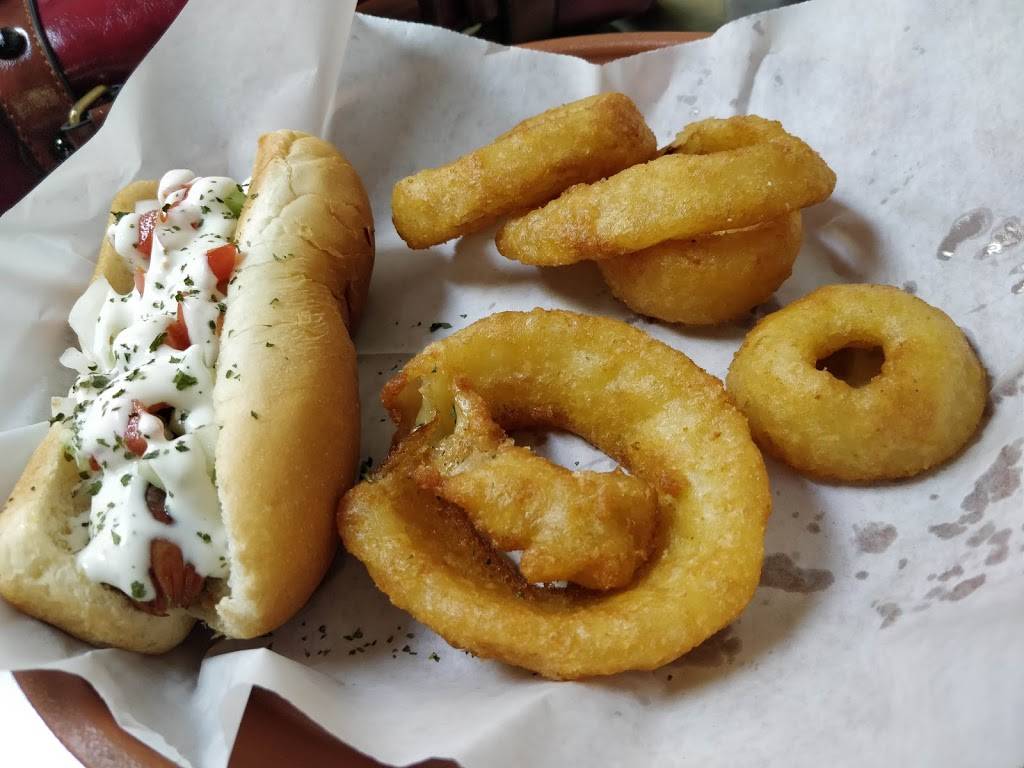 Hot Dog Hut | restaurant | 1439 3rd St S, Jacksonville Beach, FL 32250, USA | 9042473641 OR +1 904-247-3641