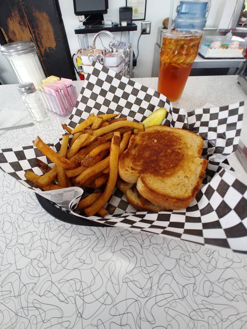 Pops Diner | restaurant | 860 N Main St, Hendersonville, NC 28792, USA | 8286931035 OR +1 828-693-1035