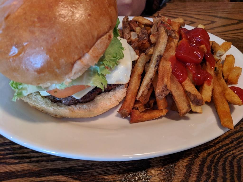 Common Ground Bar & Grill | restaurant | 319 Broadway, Arlington, MA 02474, USA | 7817280060 OR +1 781-728-0060