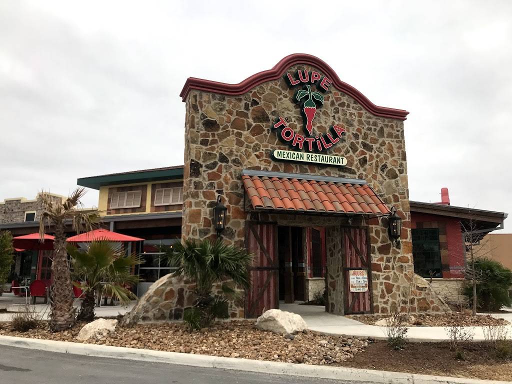 Lupe Tortilla | restaurant | 5838 Worth Pkwy, San Antonio, TX 78257, USA | 2104465113 OR +1 210-446-5113