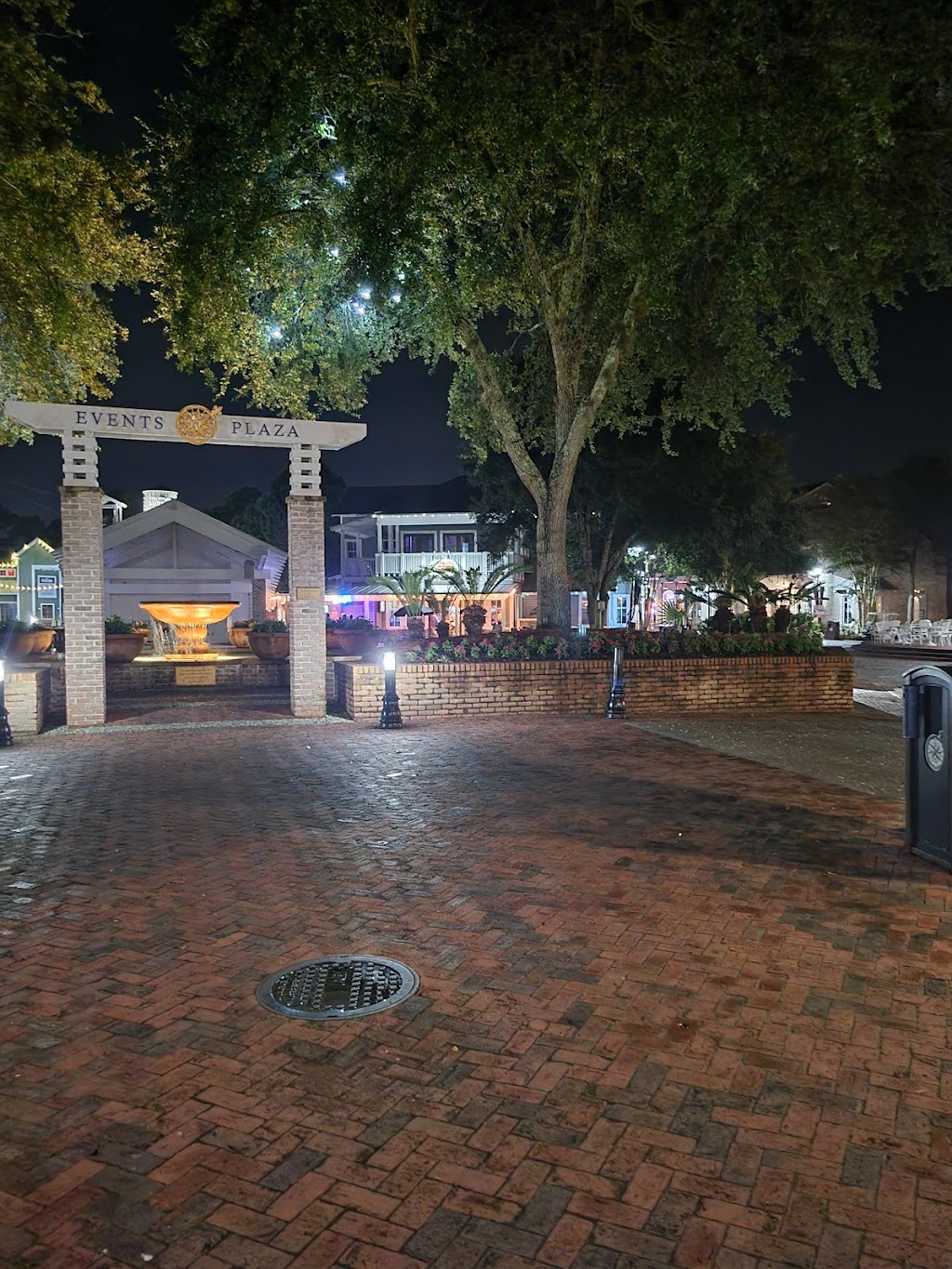 Rum Runners | restaurant | 130 Fishermans Cove, Sandestin, FL 32550, USA | 8503511817 OR +1 850-351-1817