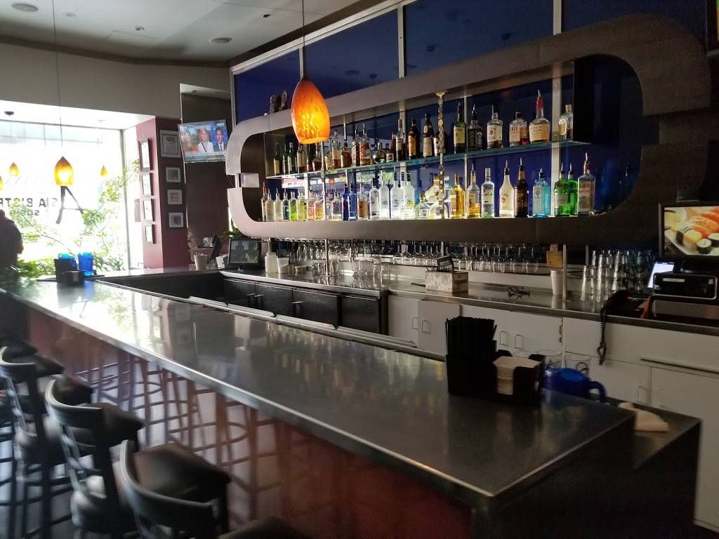 Asia Bistro & Bar | restaurant | 1301 S Joyce St D7, Arlington, VA 22202, USA | 7034132002 OR +1 703-413-2002