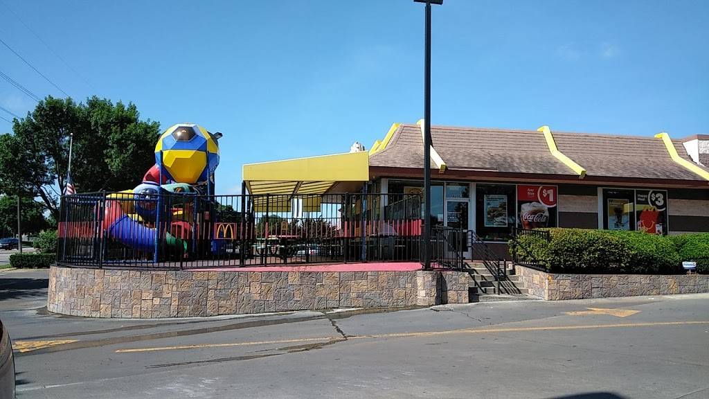 McDonalds | restaurant | 3205 S Garland Ave, Garland, TX 75041, USA | 9722718016 OR +1 972-271-8016