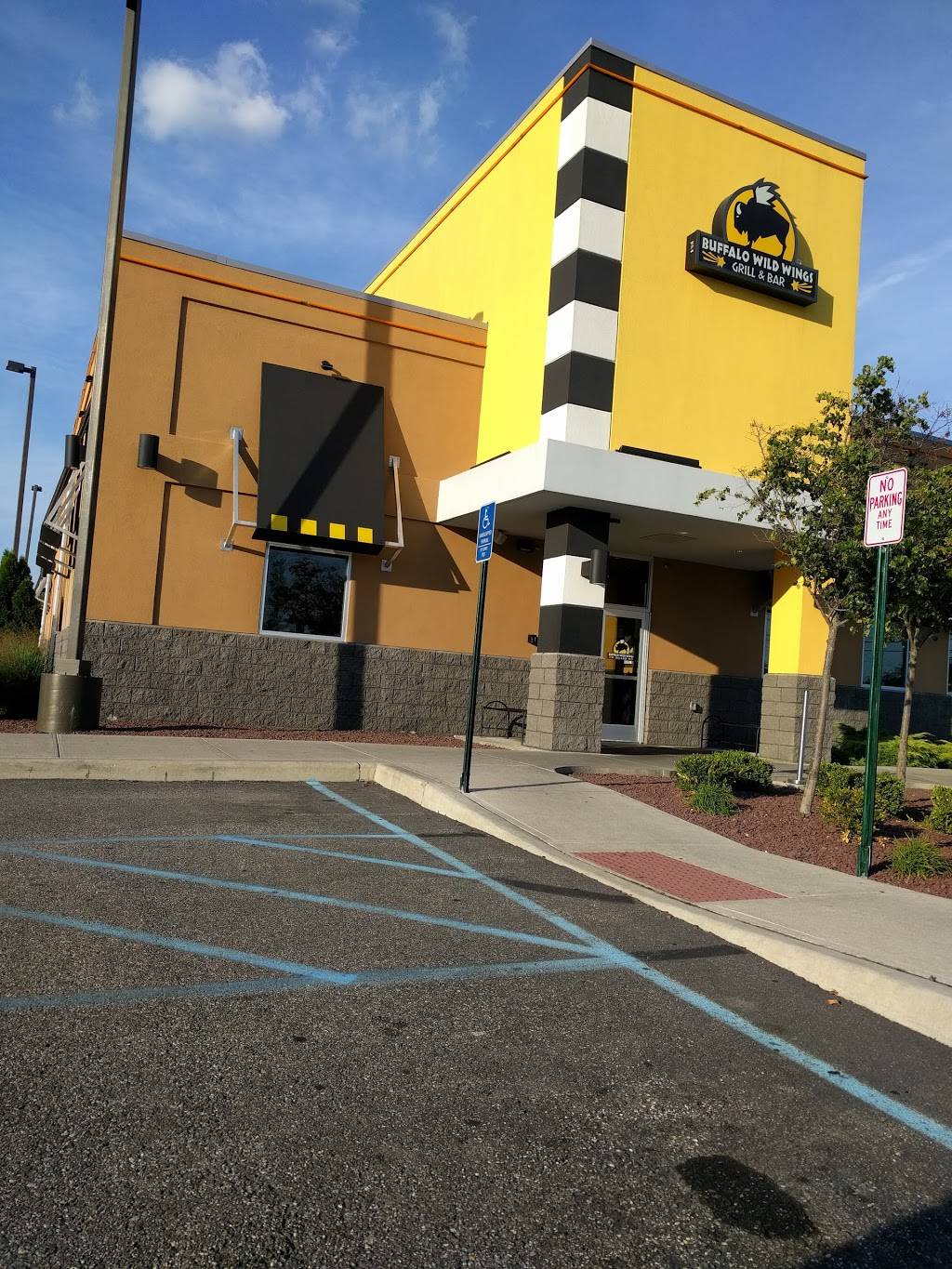 Buffalo Wild Wings | restaurant | 567 Route 211 East, Middletown, NY 10941, USA | 8456731062 OR +1 845-673-1062