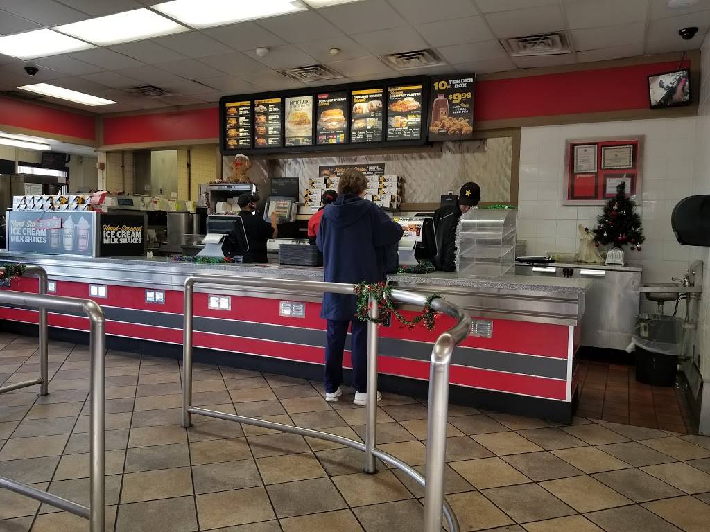 Hardees | restaurant | 63 E Mercury Blvd, Hampton, VA 23669, USA | 7577235567 OR +1 757-723-5567