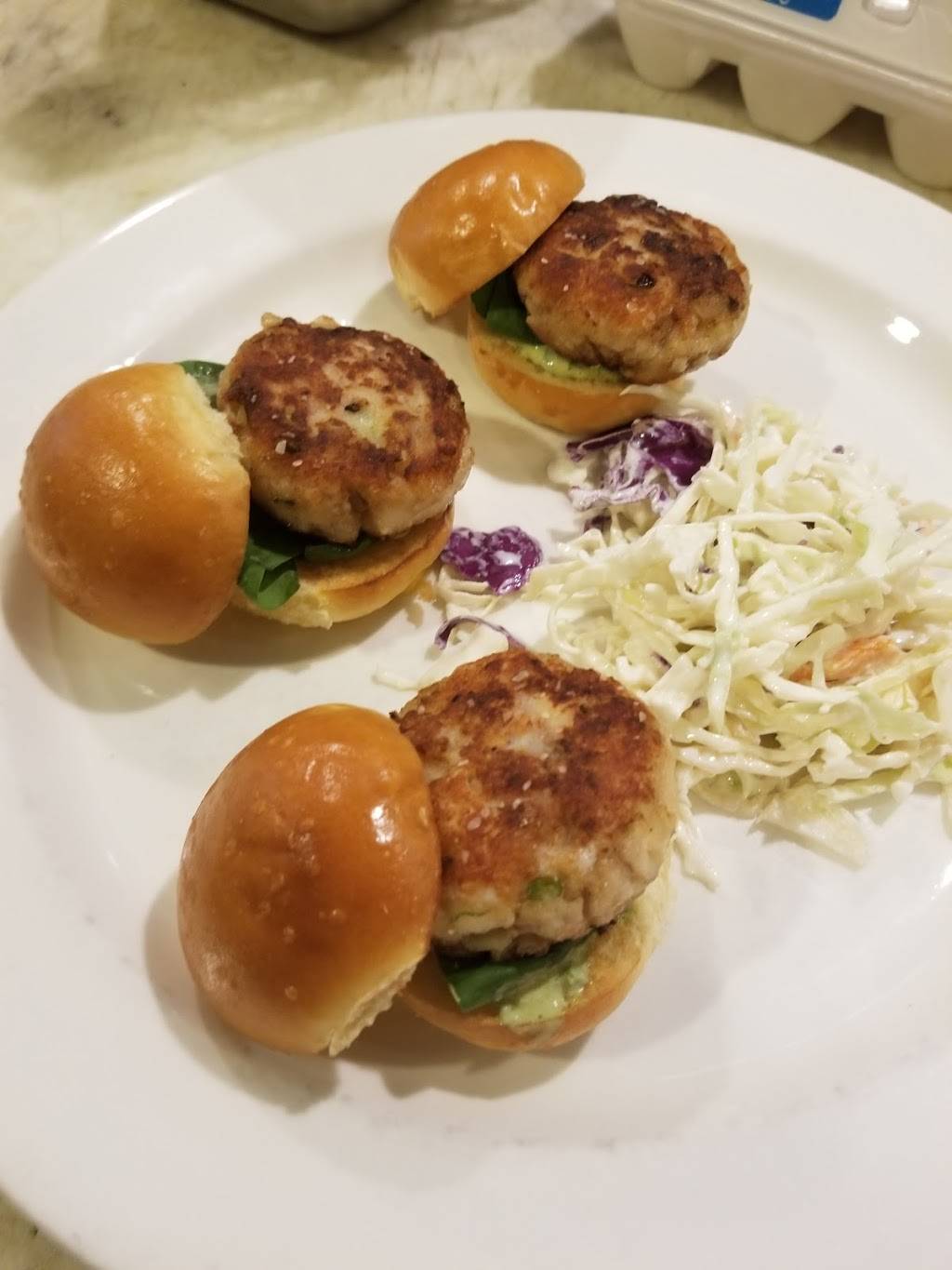 The Daily Dish | restaurant | 8301 Grubb Rd, Silver Spring, MD 20910, USA | 3015886300 OR +1 301-588-6300