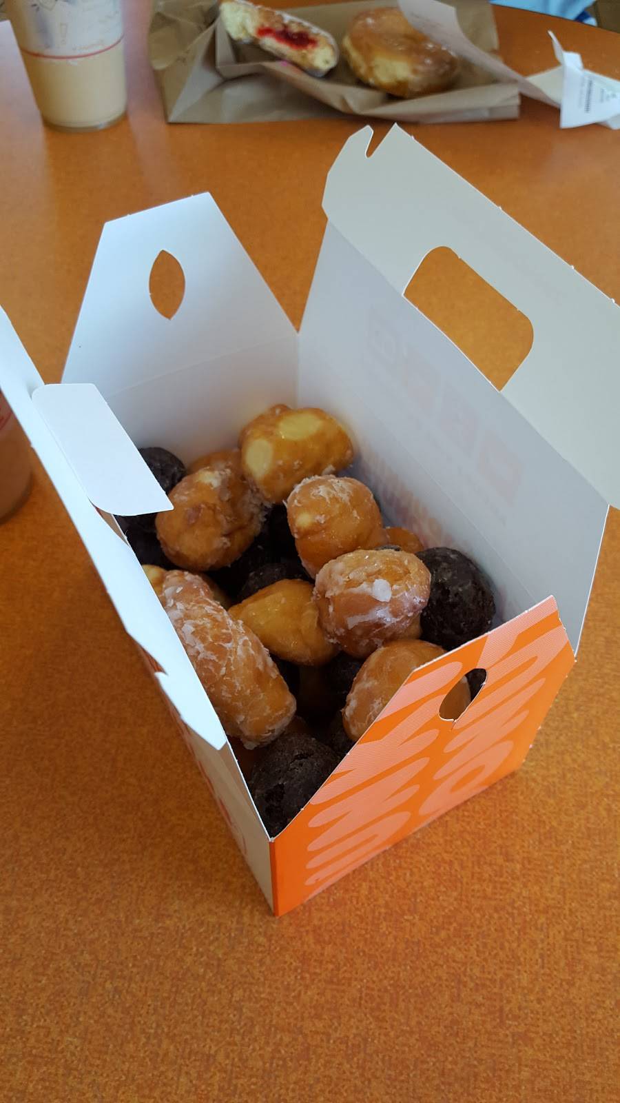 Dunkin | cafe | 7 Village Green Dr A-5 and A, 6, Litchfield, CT 06759, USA | 8605677714 OR +1 860-567-7714