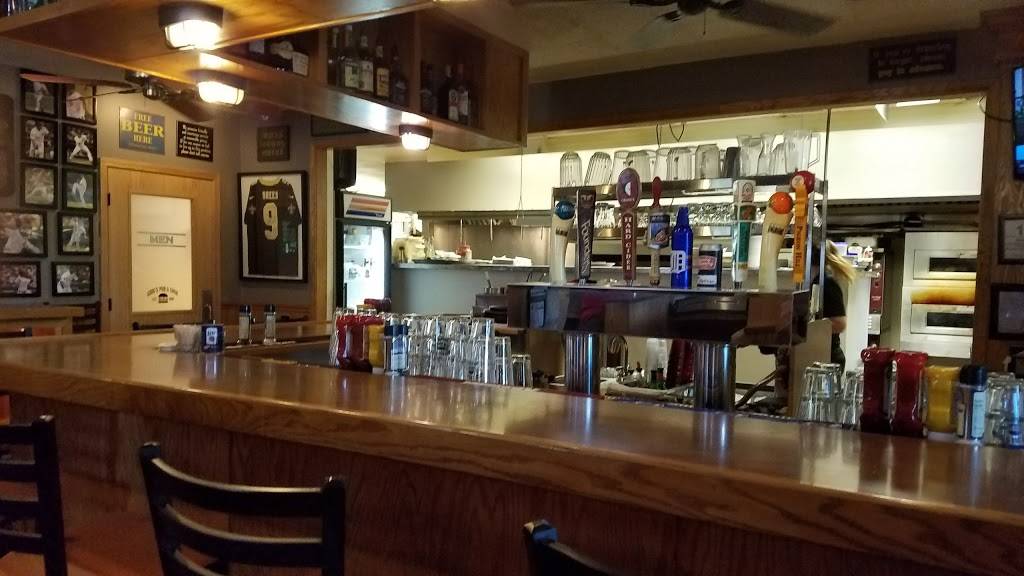 Googs Pub & Grub | restaurant | 667 Hastings Ave, Holland, MI 49423, USA | 6165463422 OR +1 616-546-3422