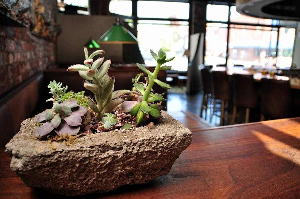 Hugos | restaurant | 88 Middle St, Portland, ME 04101, USA | 2077748538 OR +1 207-774-8538