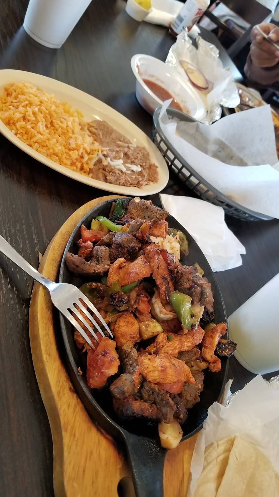 Sabroso Restaurante | restaurant | 23611 Terra Bella Ave, Terra Bella, CA 93270, USA | 5595354284 OR +1 559-535-4284