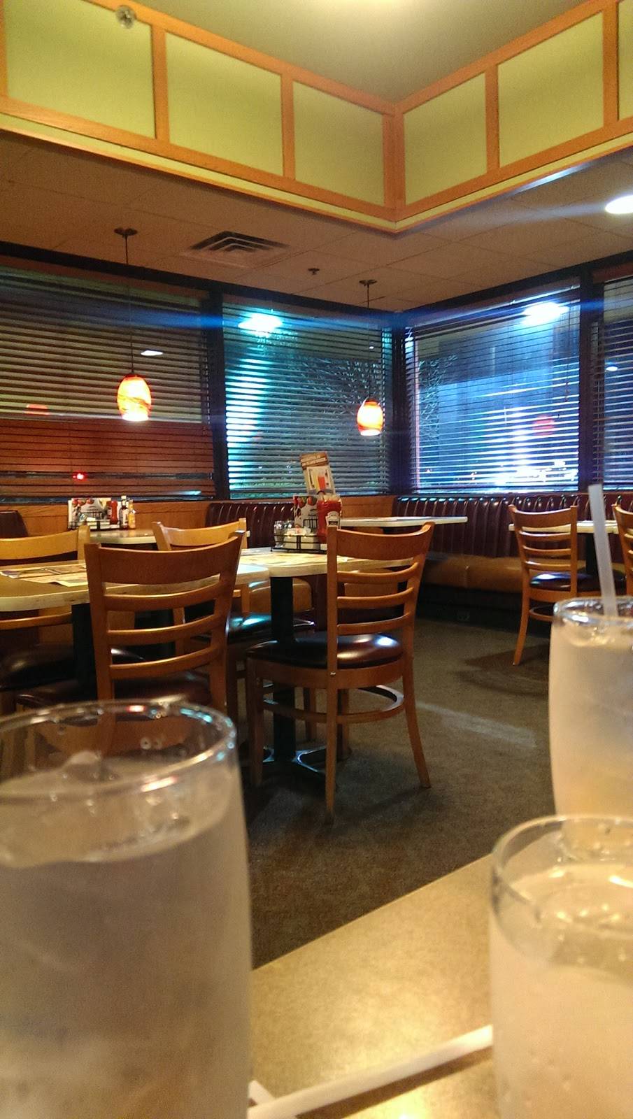 Dennys | restaurant | 20 Orland Square Dr, Orland Park, IL 60462, USA | 7083497727 OR +1 708-349-7727